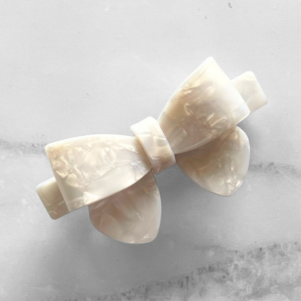 CLASSIC HAIR BOW BARRETTE - PEARL WHITE