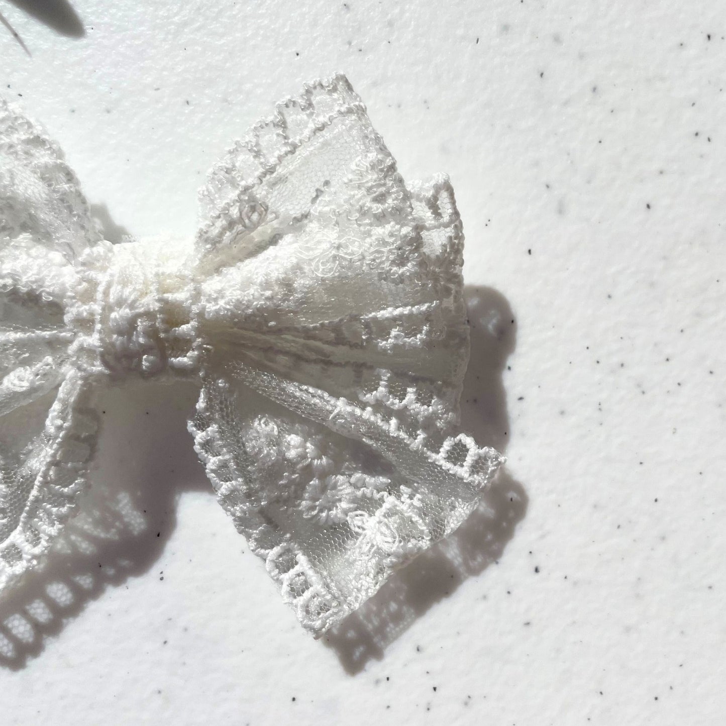LACE BOW WHITE